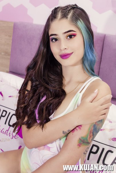 Sammy Lee reveals hot inked Body with sexy Smile - Photo #2848606