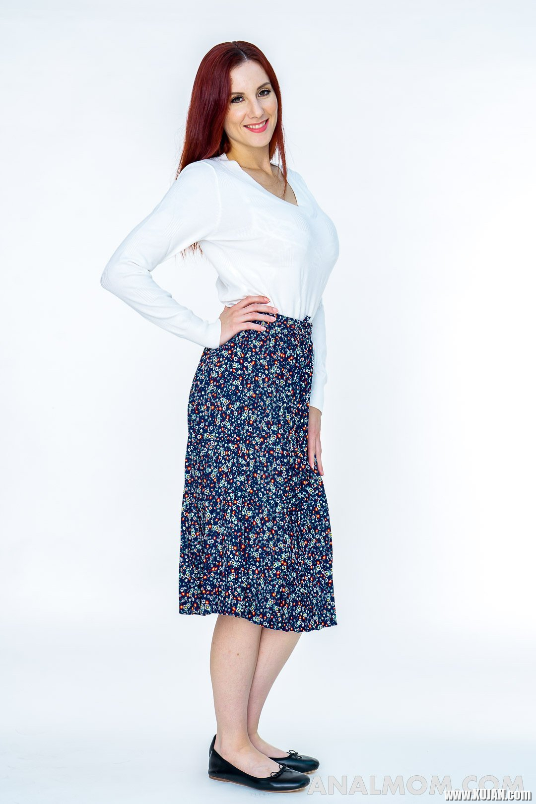 Redhead Kelly Caprice gets fucked in a car by her BF Anthony Pierce - Photo #2849260