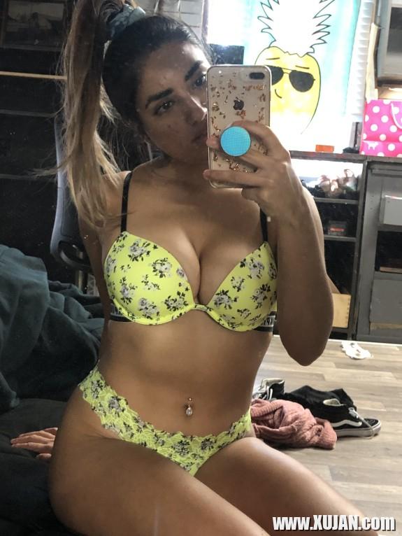 lavaguyn latina - Photo #2853972