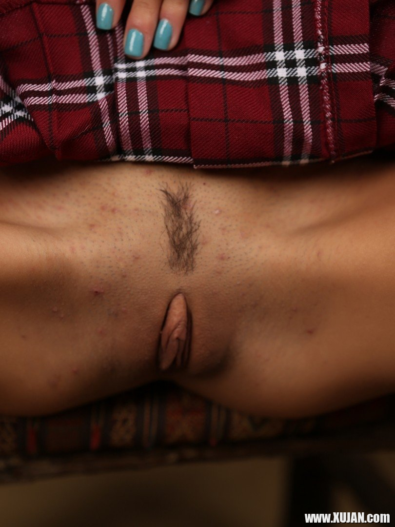 Janice Griffith Models Her Plaid phetuyqy - Photo #2862930