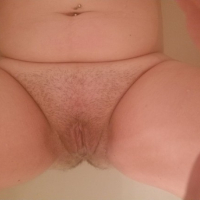 Mer ynkery Melissa n parunakum e Nudes Shes y pntrum e mets kakhovi kliry