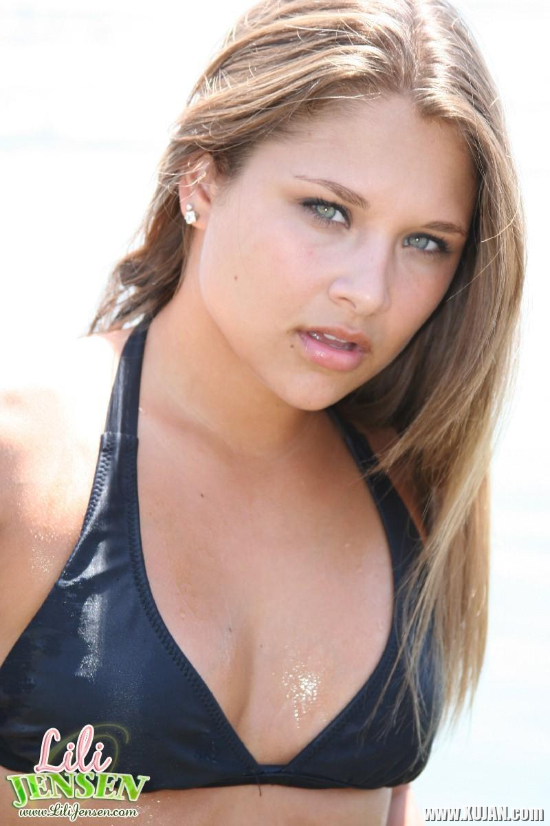Lili Jensen has some fun in the ocean in a tiny bikini - Photo #2866430