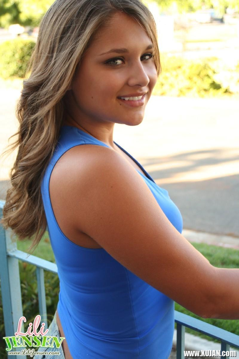 Lili pulls down her jean skirt and shows off her tight perfect ass in a blue thong - Photo #2866849