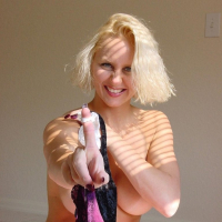 Trixie Swallows plays around with her juicy Twat