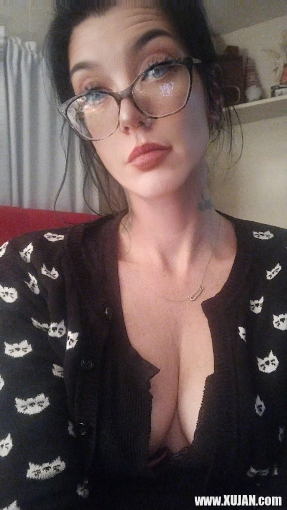 Kitty sviter - Photo #2877416