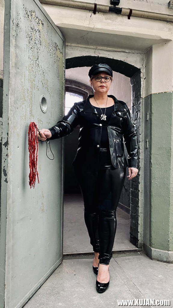 Warden Mistress April y ir tsarayin e vertsnum bant - Photo #2878957