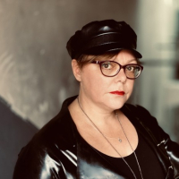 Warden Mistress April y ir tsarayin e vertsnum bant