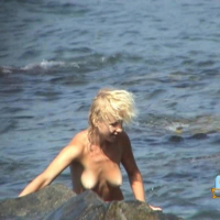 Busty Blond Model Topless Poses amsagri hamar