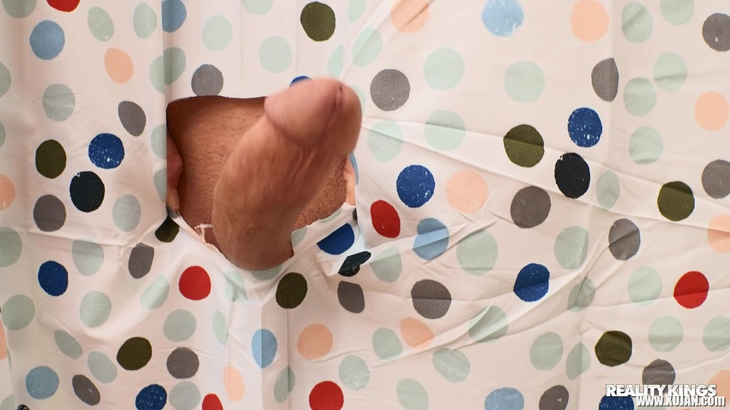 Ashley Aleigh gets shower curtain hole surprise - Photo #2889753