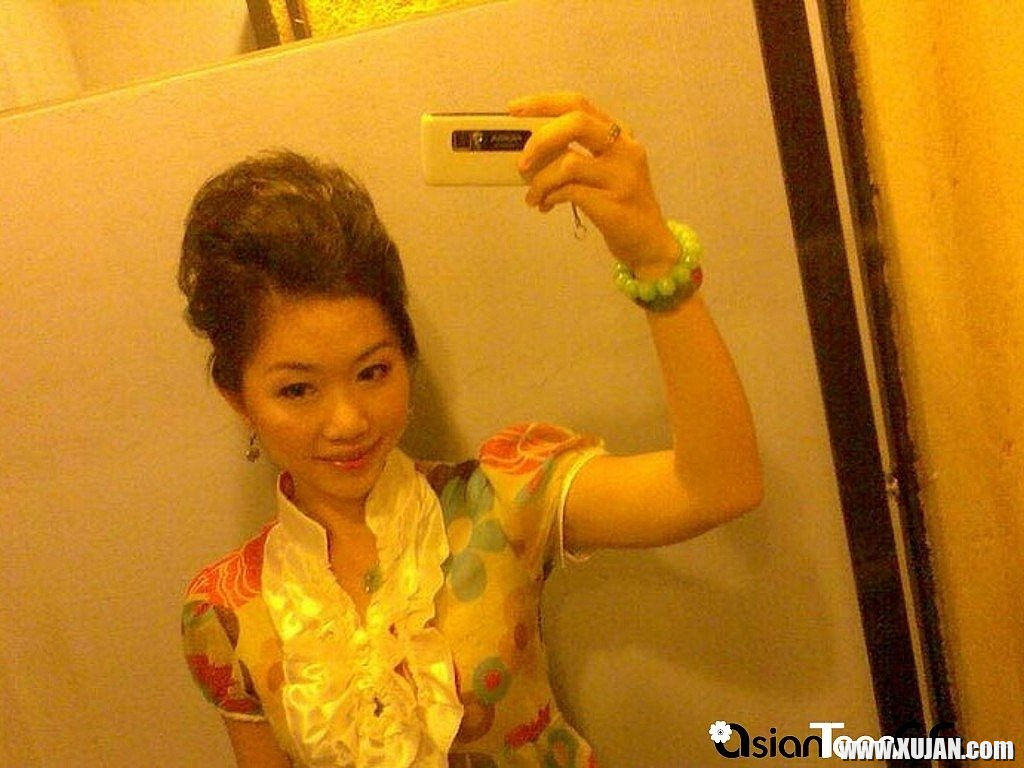 Pretty Young Girl y sirum e tstsel ev tsitsaghel Pov ochy - Photo #2894984