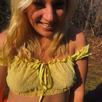 Flirty Blonde Babe trjel arevy
