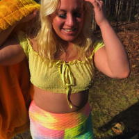 Flirty Blonde Babe trjel arevy