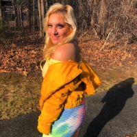 Flirty Blonde Babe trjel arevy