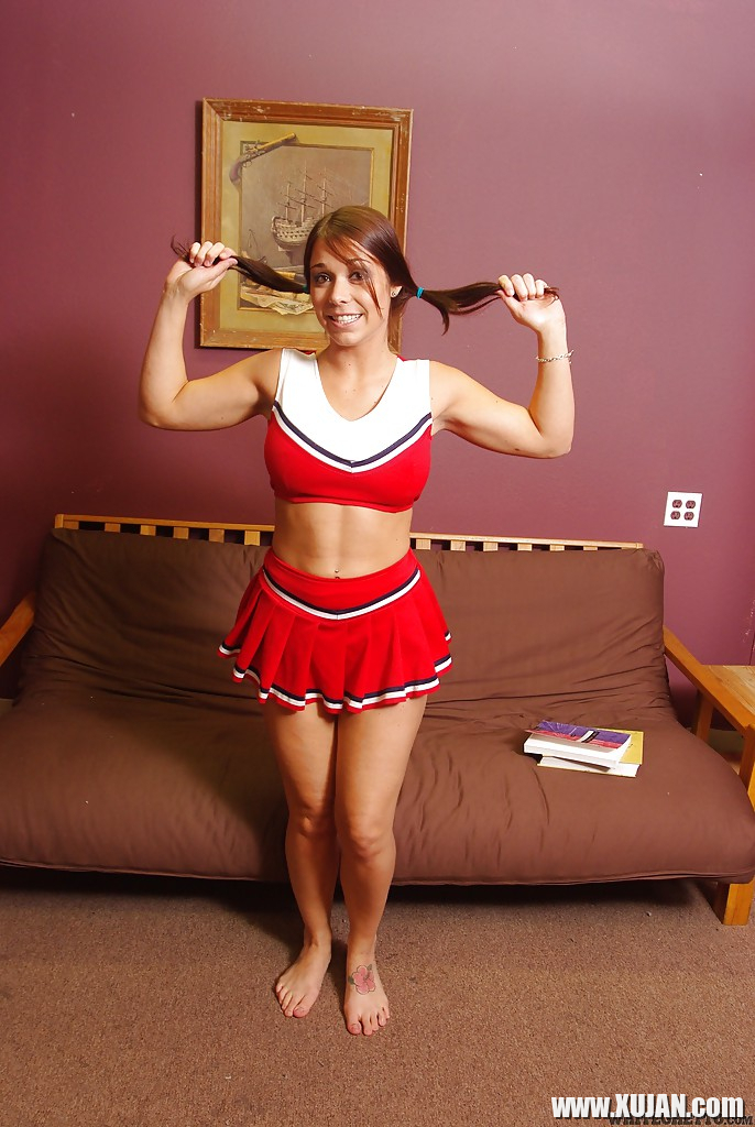 Bosomy cheerleader Beverly Hills stripping and spreading her legs - Photo #2922046