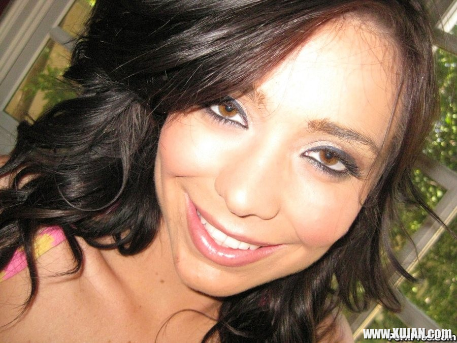 Beverly Hills take care of her boyfriends cock - Photo #2922611