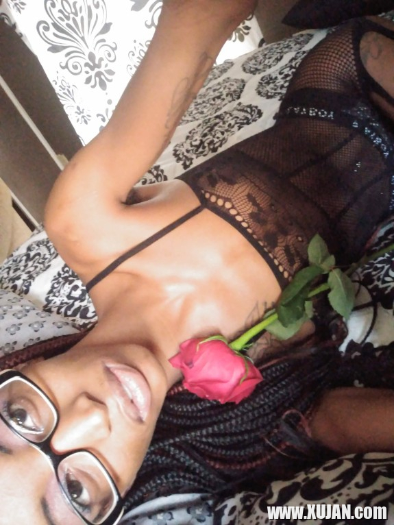 Classy Ebony Teen With Rose - Photo #2925476