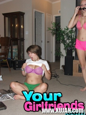 Girlfriend get crazy when home alone watch em play - Photo #2927402