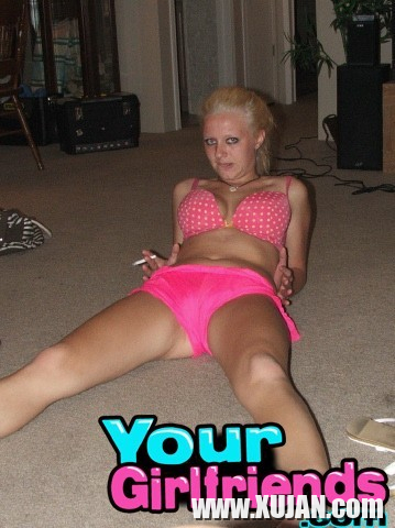 Girlfriend get crazy when home alone watch em play - Photo #2927407