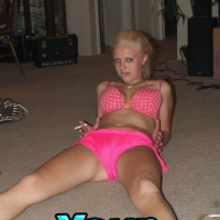 Girlfriend get crazy when home alone watch em play