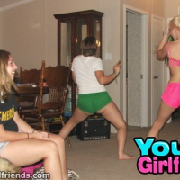 Girlfriend get crazy when home alone watch em play