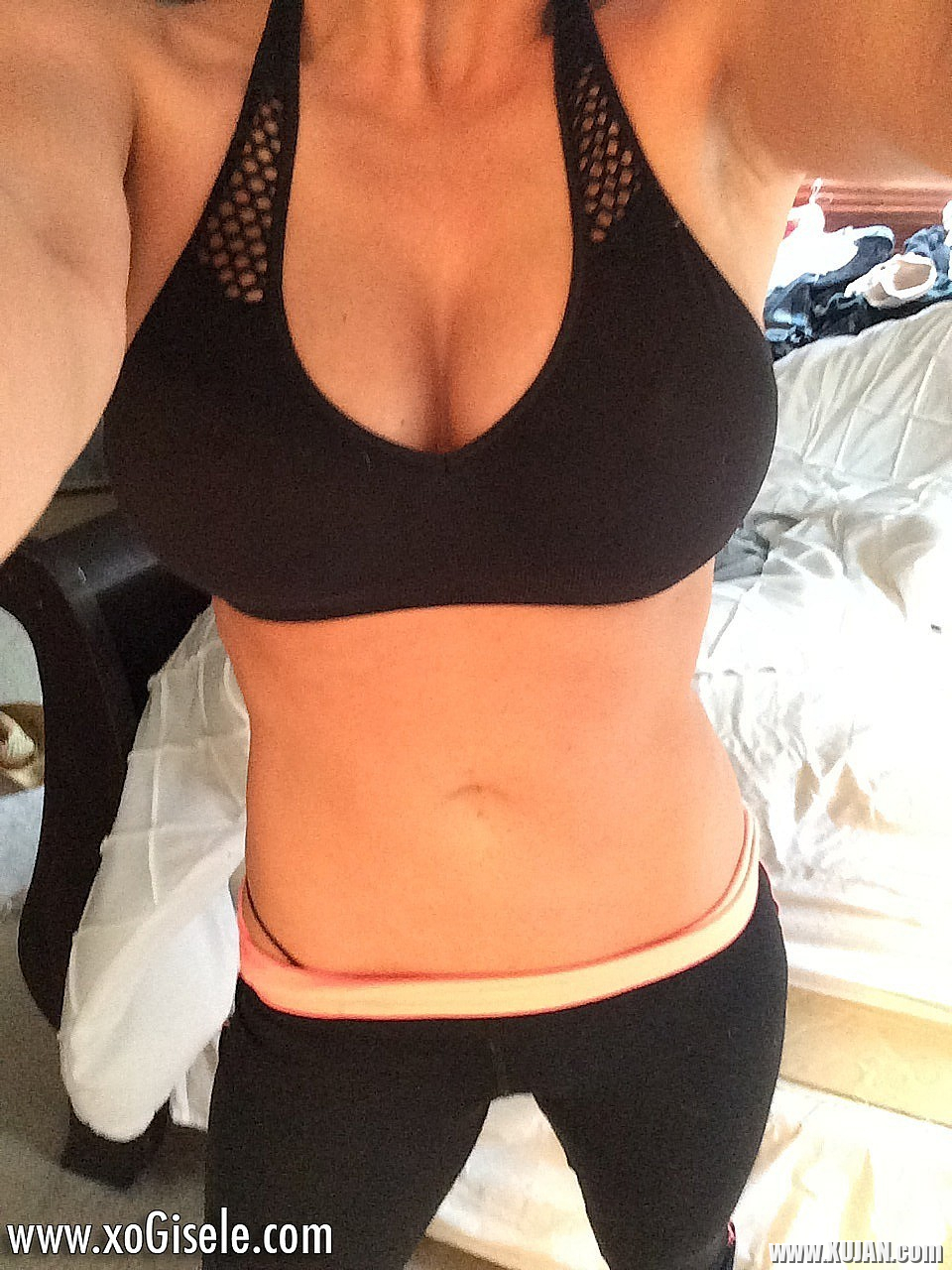 Check out some of Giseles personal sexy candids that she luckily shares with us - Photo #2927495