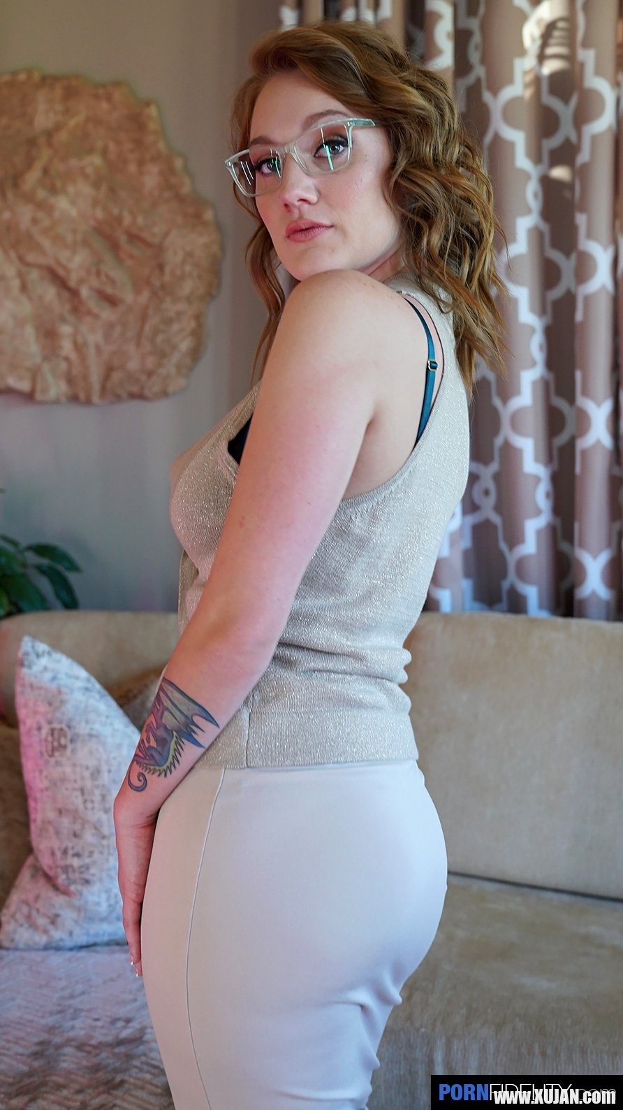 Hot Chick Aria Kai exposes her curvaceous Body - Photo #2927892