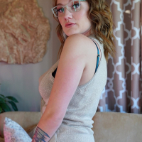 Hot Chick Aria Kai exposes her curvaceous Body