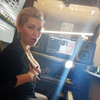 Hasun Bitch Aimee Paradise y ir gortsarqi tnayin studiayum
