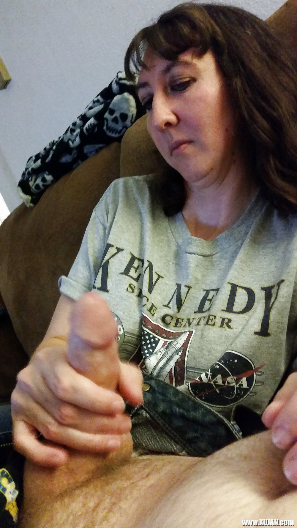 A hand job and blow job from my wife - Photo #2935388