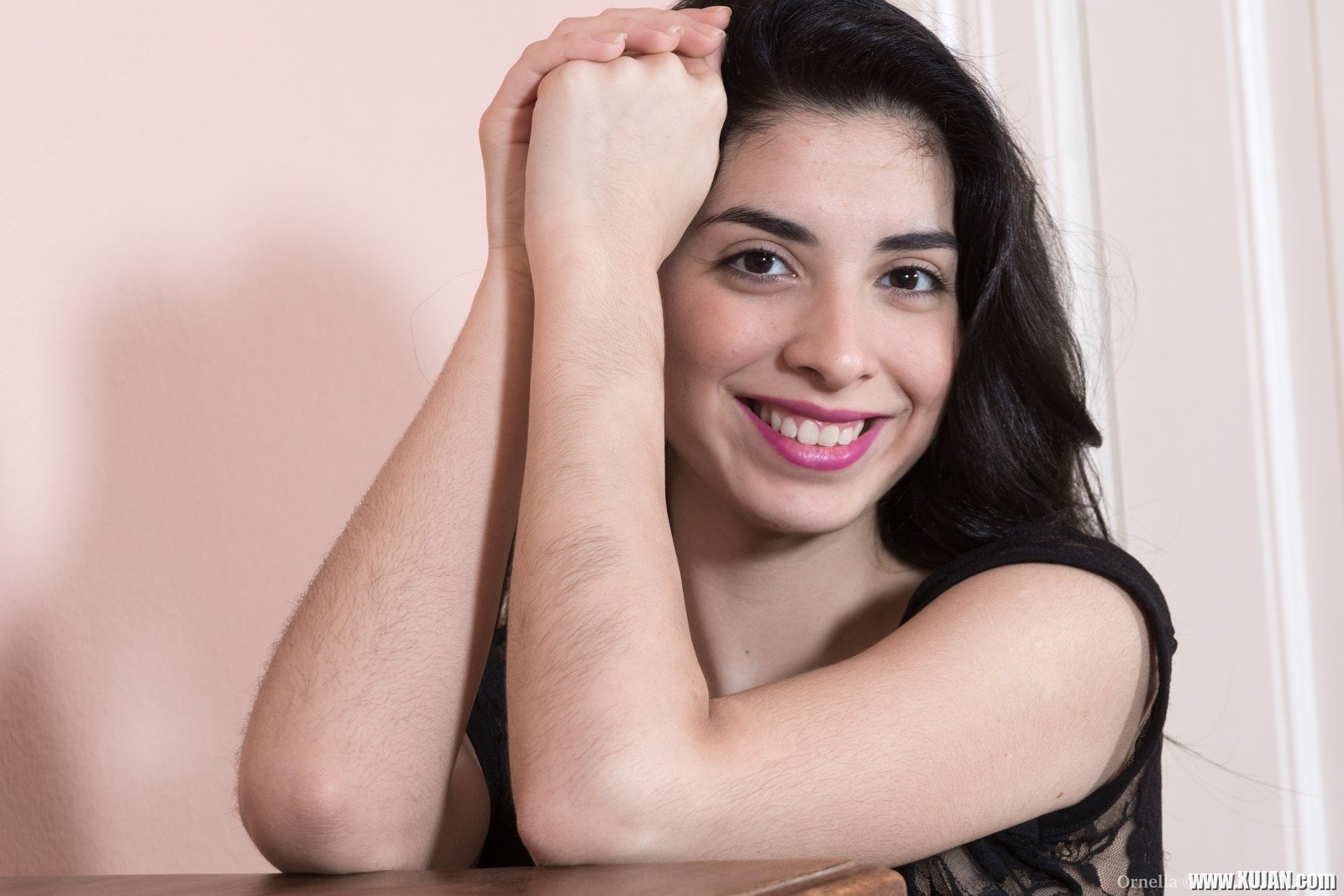 Ornella shertery ev dzernasharzhvum en nra komodi vra - Photo #2937736
