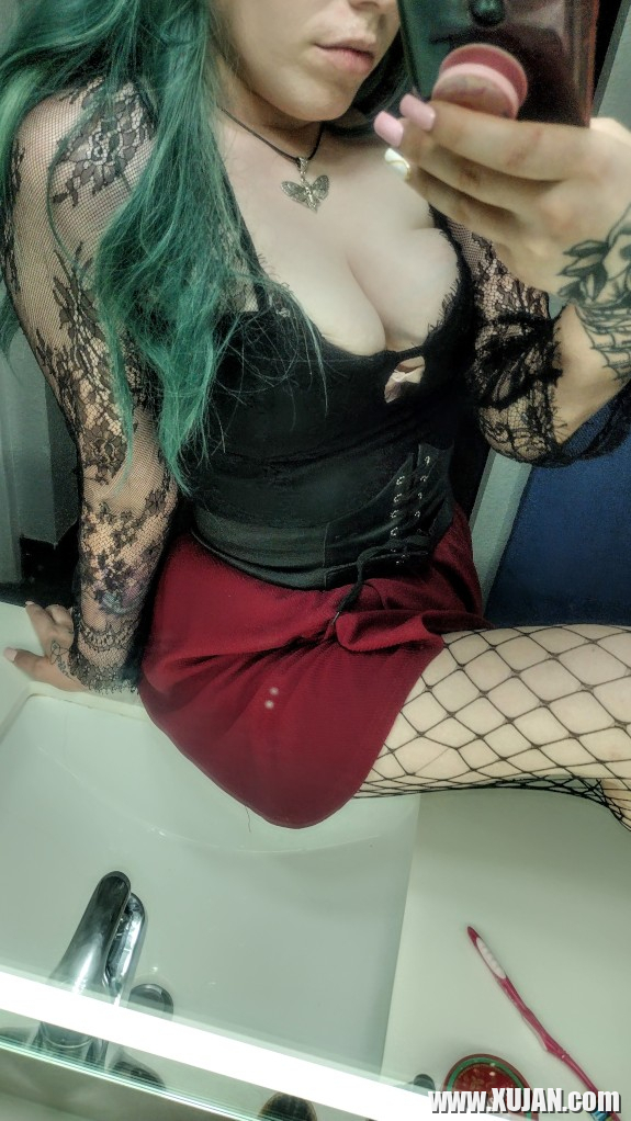 Big Booty Goth Babe - Photo #2949899