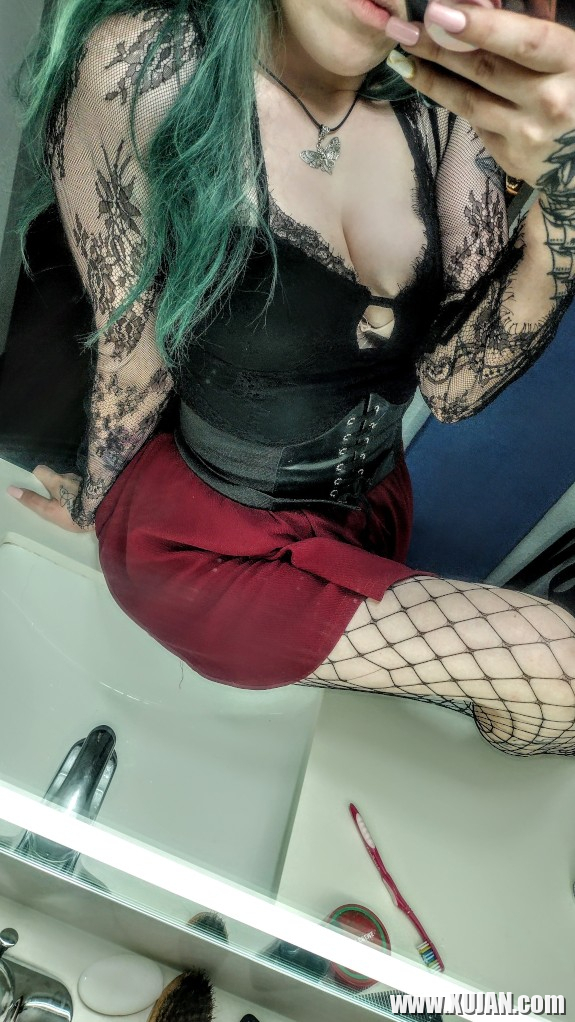 Big Booty Goth Babe - Photo #2949901