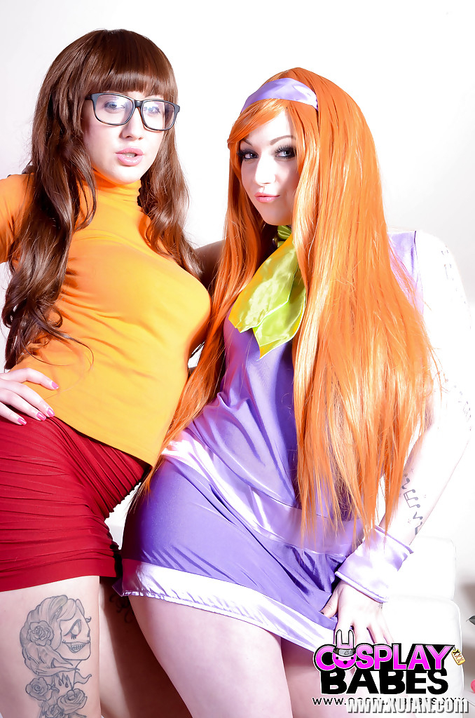 Cosplay fetish models Harmony Reigns and Elouise Please toy shaved twats - Photo #2956495