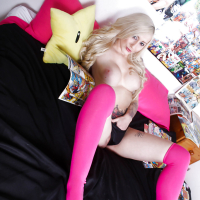 Tattooed blonde cosplay aficionado Elouise Please masturbating shaved cunt