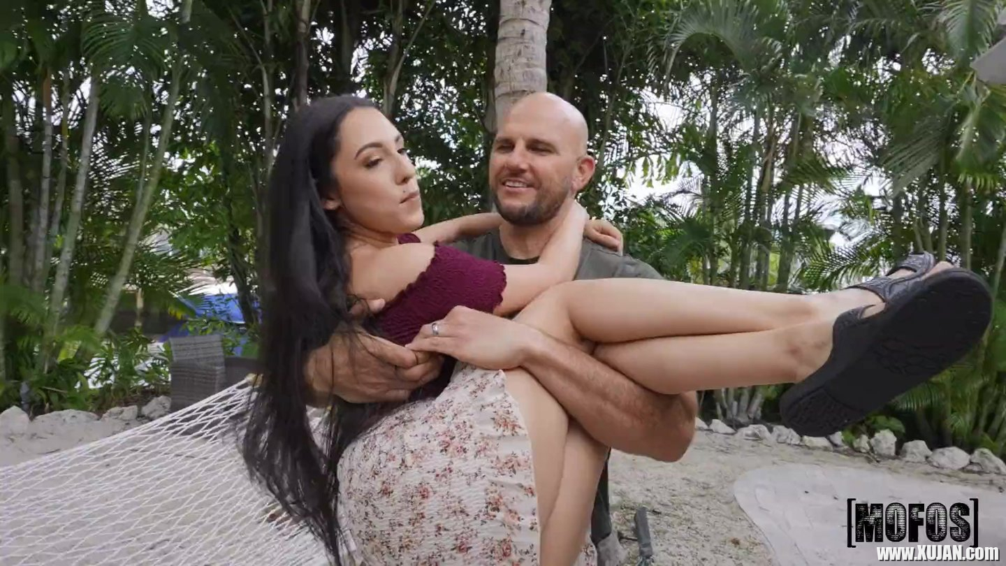 Sexy cock hungry babe Selena Ivy gets fucked until she squirts - Photo #2959467