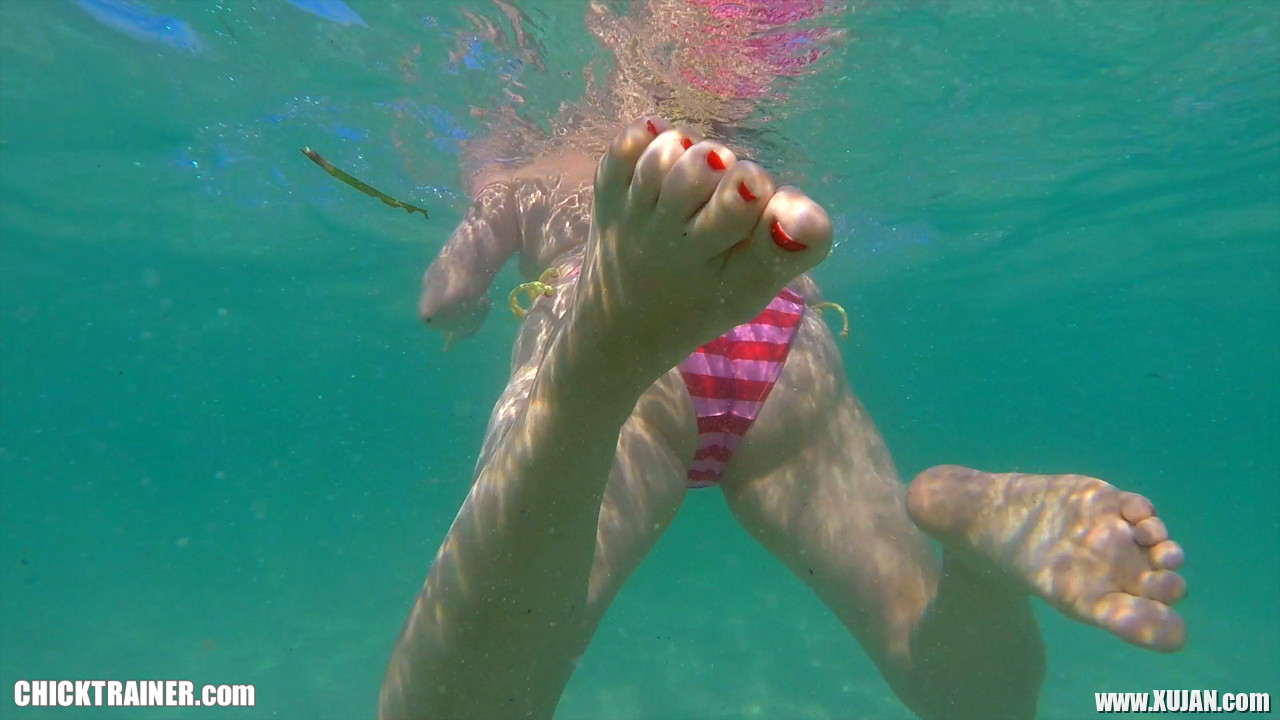 Bikini Big Tits Topless at the Beach Sexy feet swimming in the - Photo #2961410