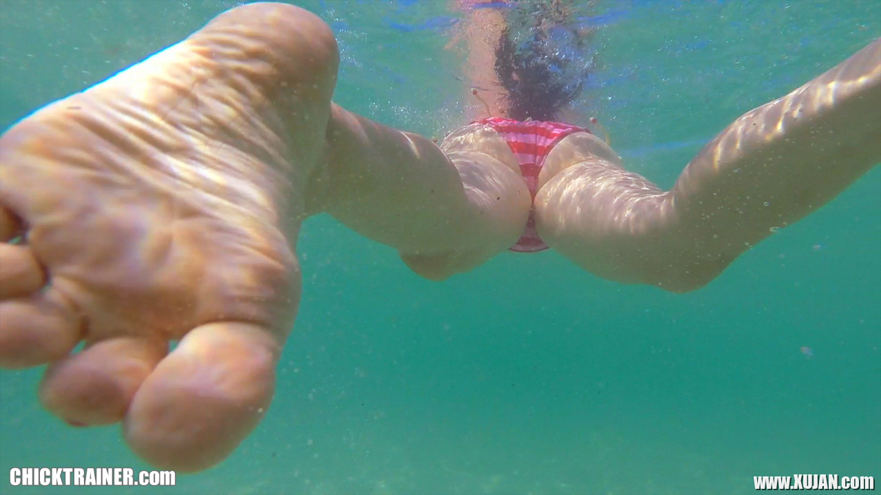 Bikini Big Tits Topless at the Beach Sexy feet swimming in the - Photo #2961414