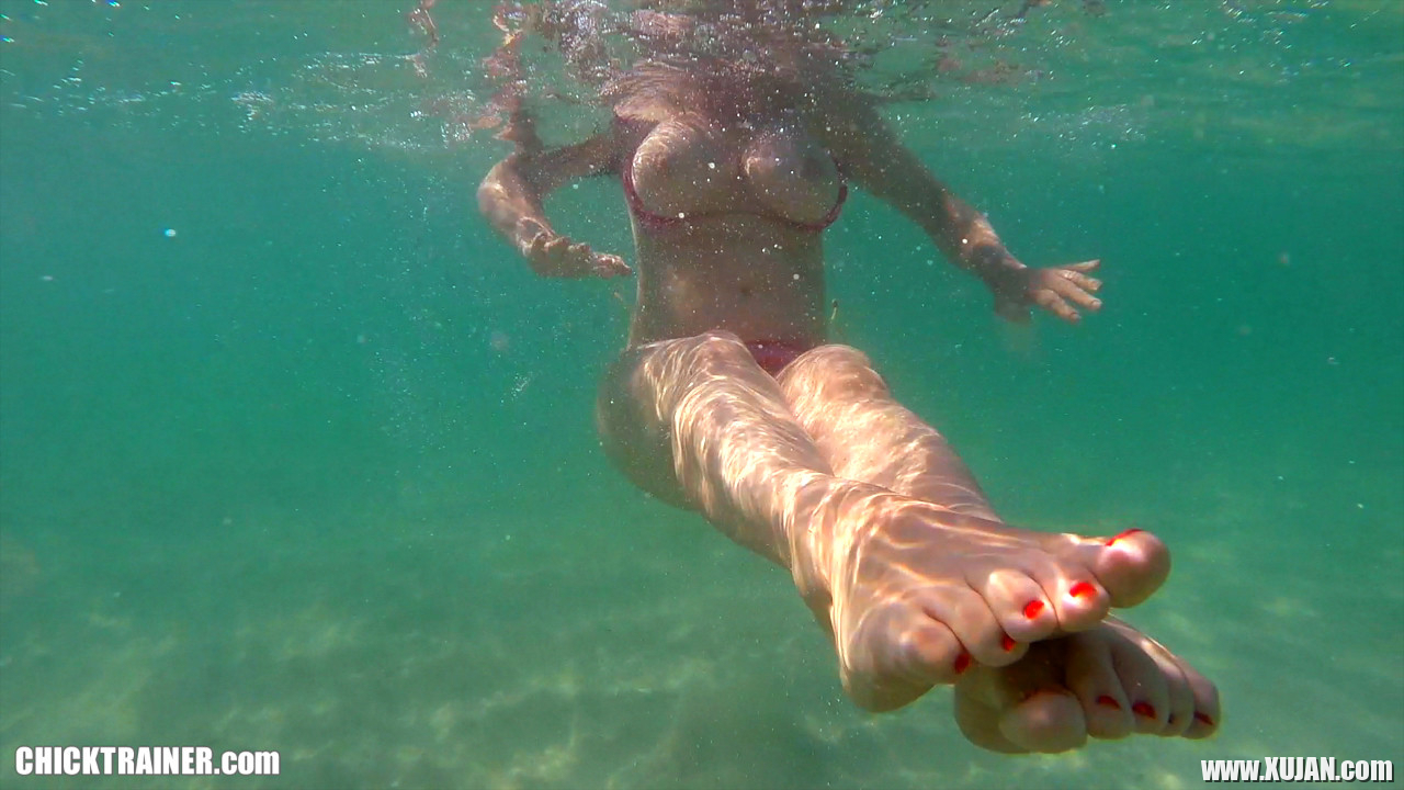 Bikini Big Tits Topless at the Beach Sexy feet swimming in the - Photo #2961417