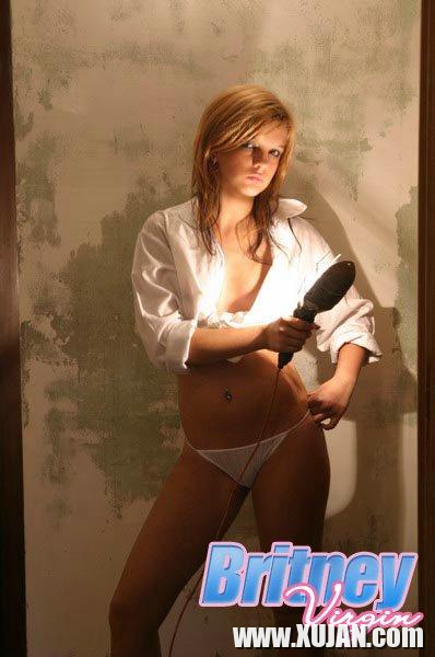 Pictures of Britney Virgin playing with a light - Photo #2963422