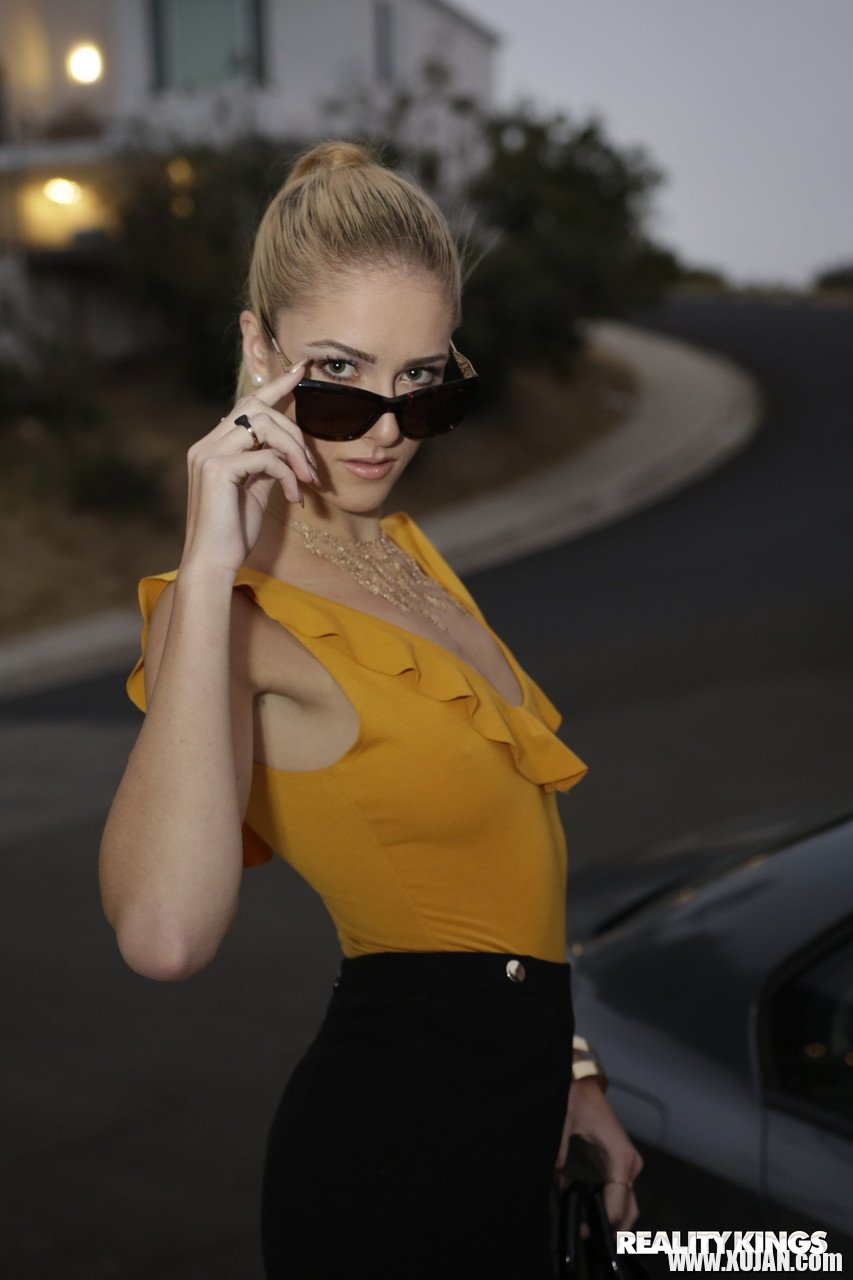 Cool young babe Mazzy Grace spreads tight wet twat for shady stranger - Photo #2966314