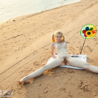 Fuzzy pucy Blonde
