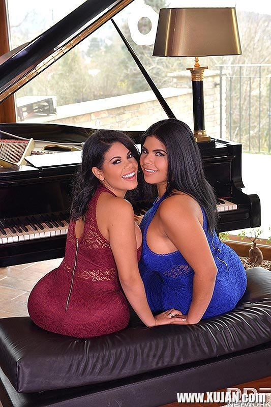 Busty Lesbians y tsanr e - Photo #2972368