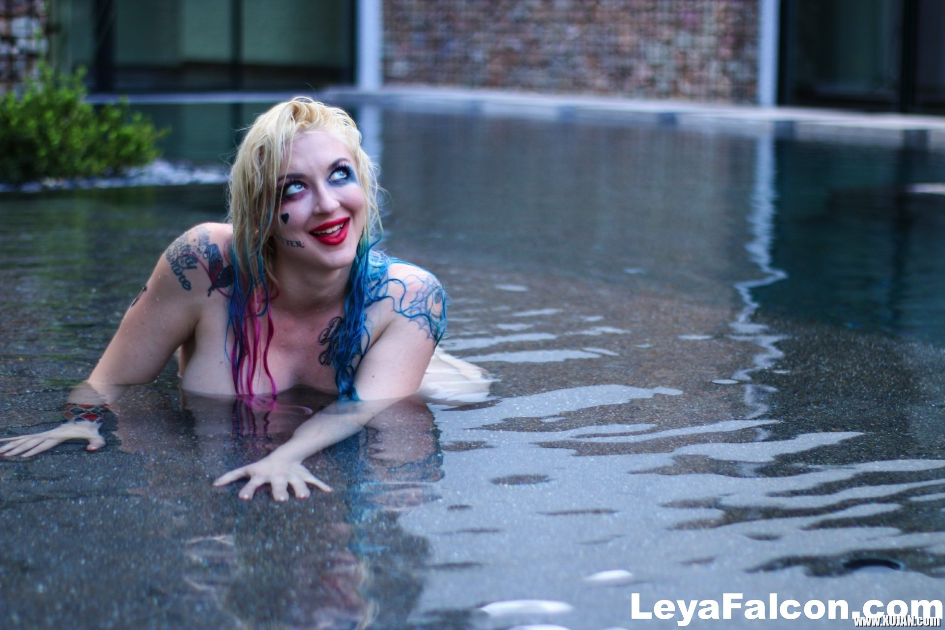 Busty Leya Nude ev Wet in Pool - Photo #2972627