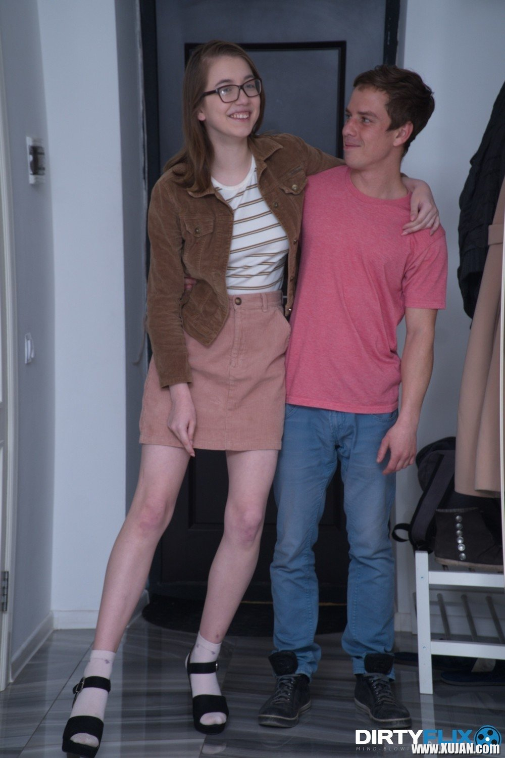 Dude Cures Nerdy Cutie n ir taghandavor lezvov ev kliryov - Photo #2974819
