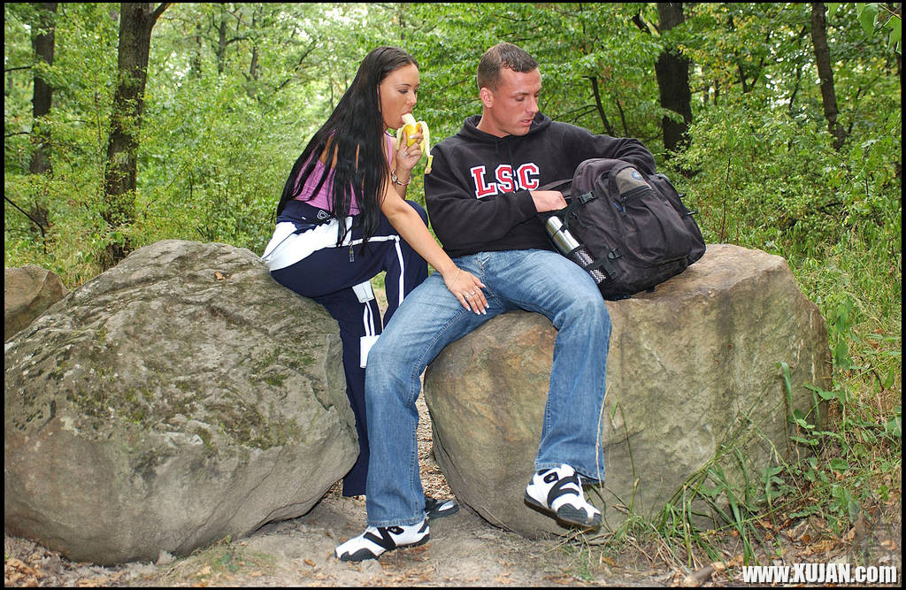 Valentina Velasques blowing a gigant cock outdoor - Photo #2990574