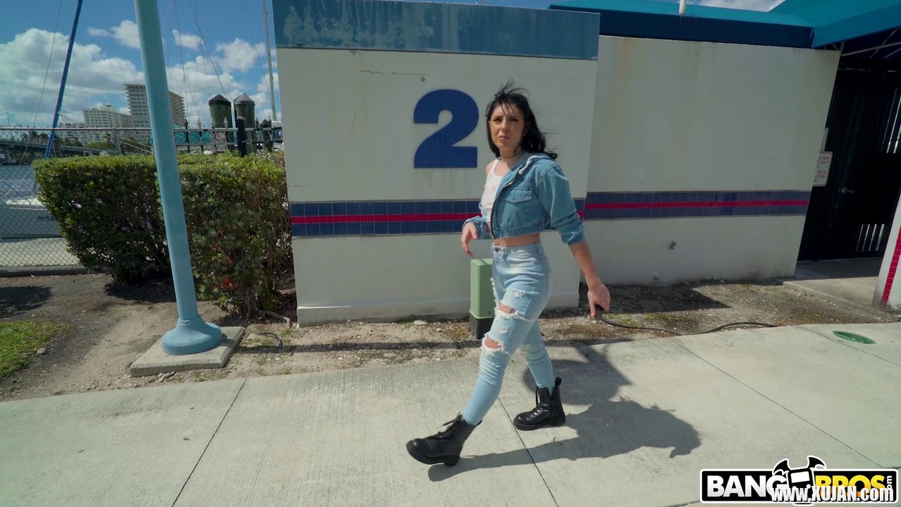 Filthy Brenna McKenna getting analyzed in a van - Photo #2993295