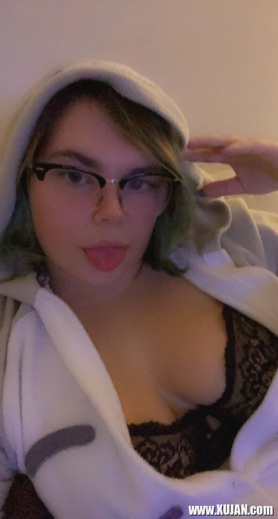 Titty Pics 3 - Photo #2994750