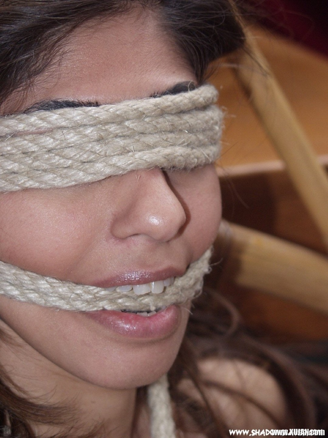 Amateur Indian beauty is tied to a wicker chair using strict rop - Photo #2996576