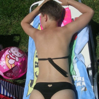 Ardzakurdum kiny hagnum e miayn thongs