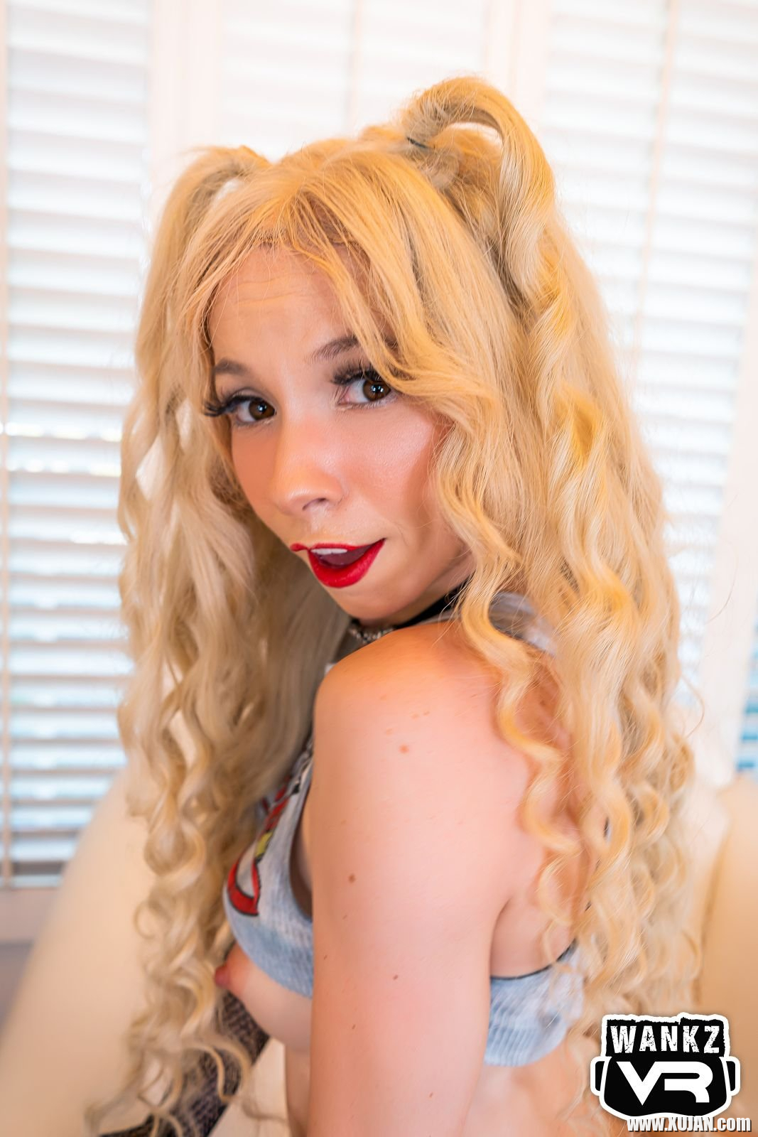 Petite blondie Kenzie Reeves shoves a big dick down her shaved snatch - Photo #3003685